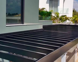 Obra com Esquadrias de Alumínio